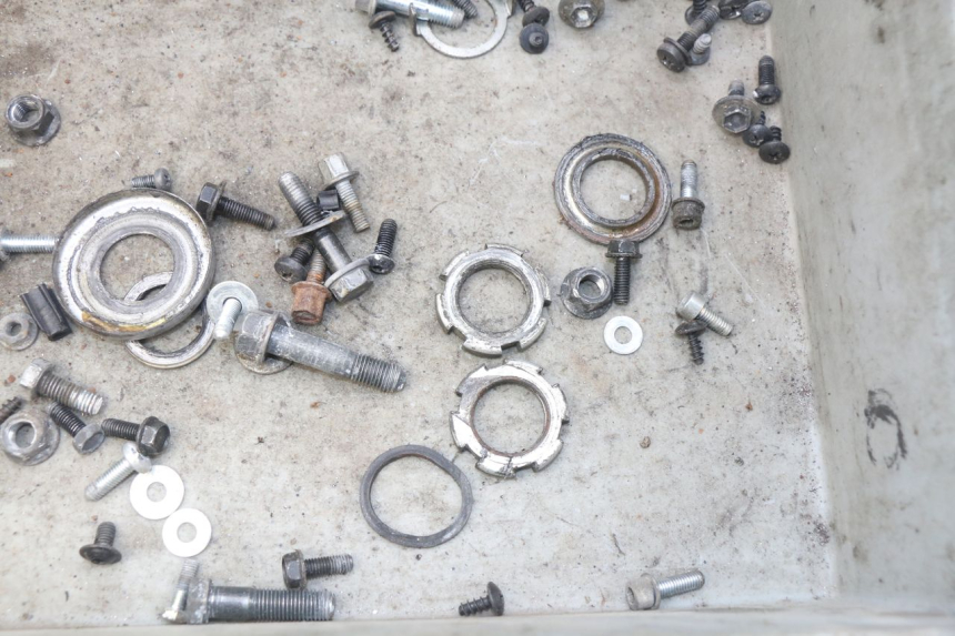 photo de TORBA ZESTAW ŚRUB I WKRĘTÓW YAMAHA BW'S EASY 50 (2013 - 2016) - Zoom stanu zużycia