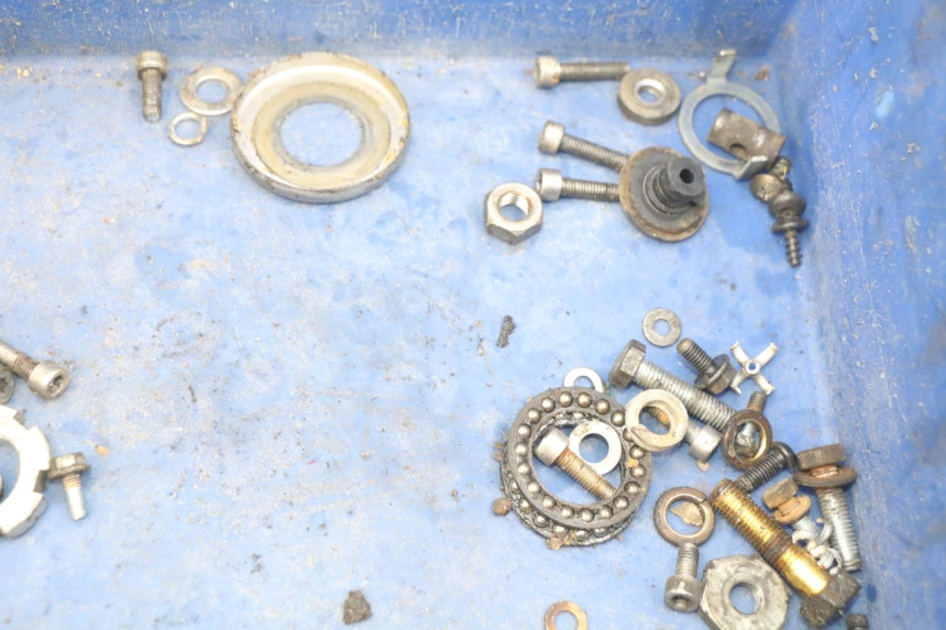 photo de TORBA ZESTAW ŚRUB I WKRĘTÓW YAMAHA BW'S EASY 50 (2013 - 2016) - Inny kąt widzenia