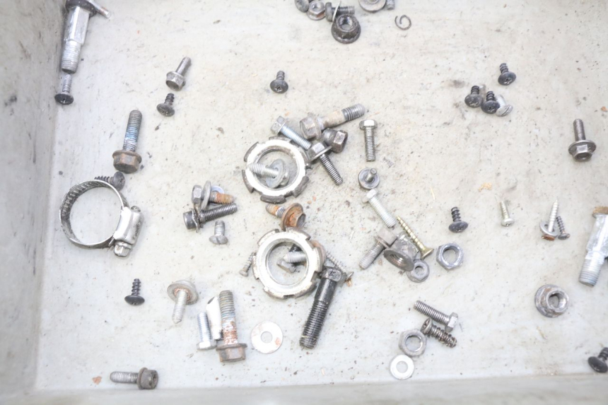 photo de TORBA ZESTAW ŚRUB I WKRĘTÓW YAMAHA BW'S NAKED 50 (2008 - 2019) - Zoom stanu zużycia