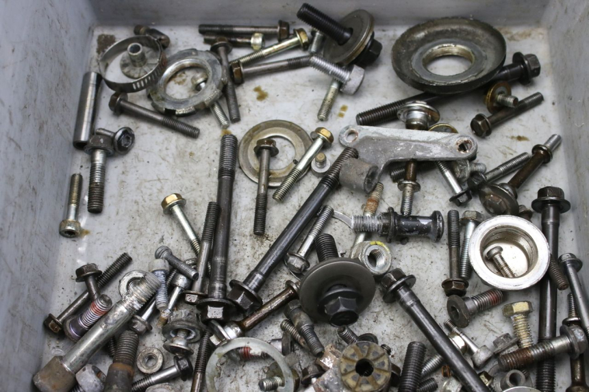 photo de TORBA ZESTAW ŚRUB I WKRĘTÓW HONDA CBF 500 (2004 - 2007) - Zoom stanu zużycia