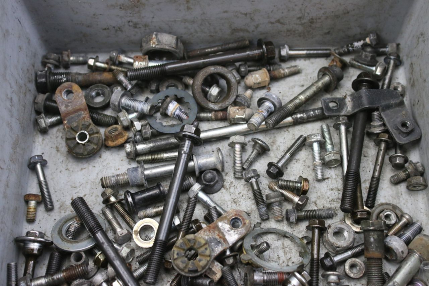 photo de TORBA ZESTAW ŚRUB I WKRĘTÓW HONDA CBF 500 (2004 - 2007) - Inny kąt widzenia