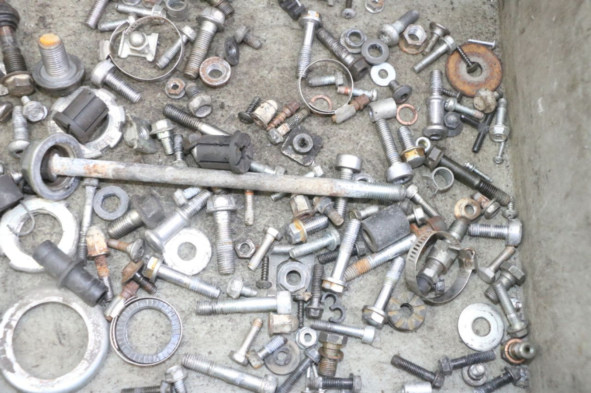 photo de TORBA ZESTAW ŚRUB I WKRĘTÓW HONDA CBF 500 (2004 - 2007) - Szczegół części