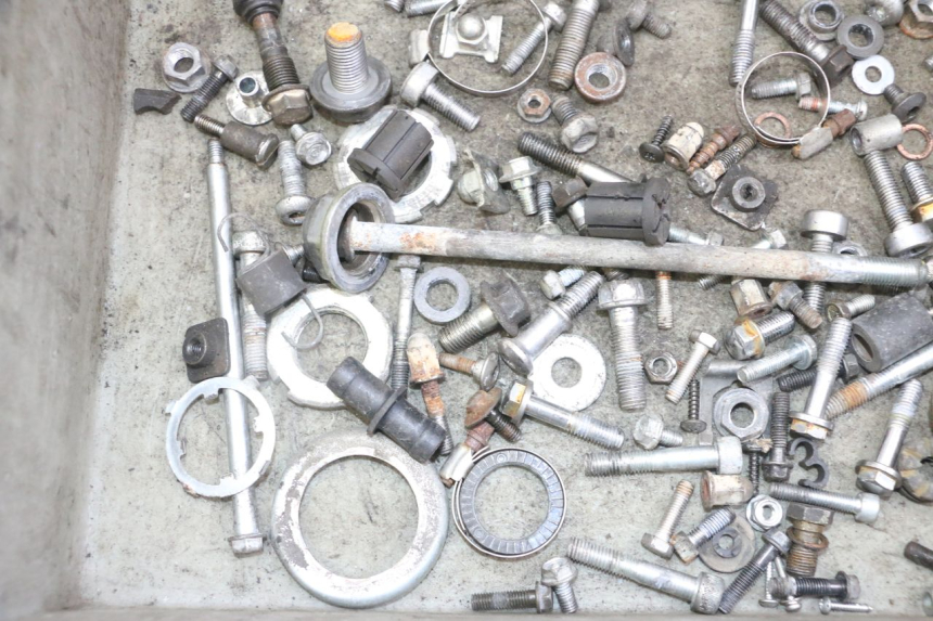 photo de TORBA ZESTAW ŚRUB I WKRĘTÓW HONDA CBF 500 (2004 - 2007) - Zoom stanu zużycia