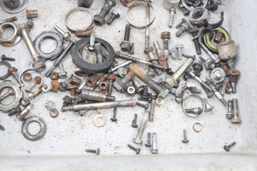 photo de WOREK ŚRUB I WKRĘTÓW HONDA CBR F SC21 1000 (1986 - 1992) - Zoom stanu zużycia