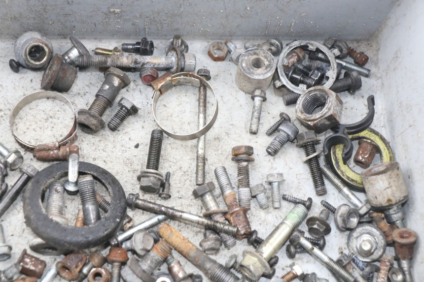 photo de WOREK ŚRUB I WKRĘTÓW HONDA CBR F SC21 1000 (1986 - 1992) - Inny kąt widzenia