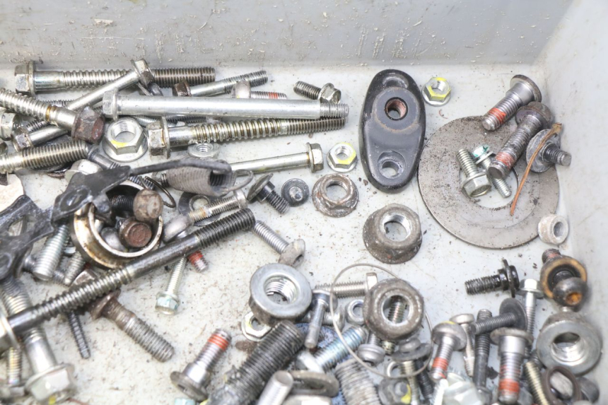 photo de TORBA ZESTAW ŚRUB I WKRĘTÓW HONDA CBRF CBR-F PC41 600 (2011 - 2013) - Inny kąt widzenia