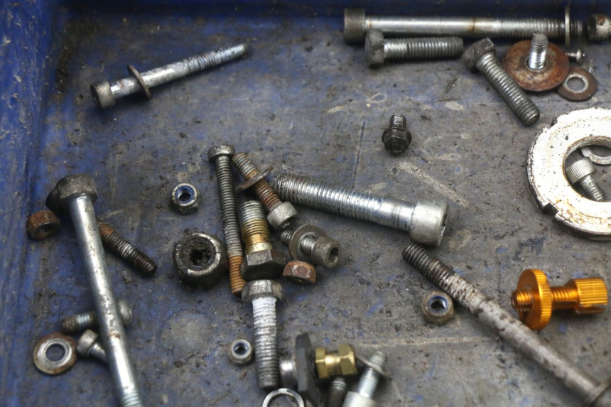 photo de WOREK Z ŚRUBAMI I ELEMENTAMI ZŁĄCZNYMI SHERCO CITY CORP 125 (2003 - 2007) - Zbliżenie techniczne