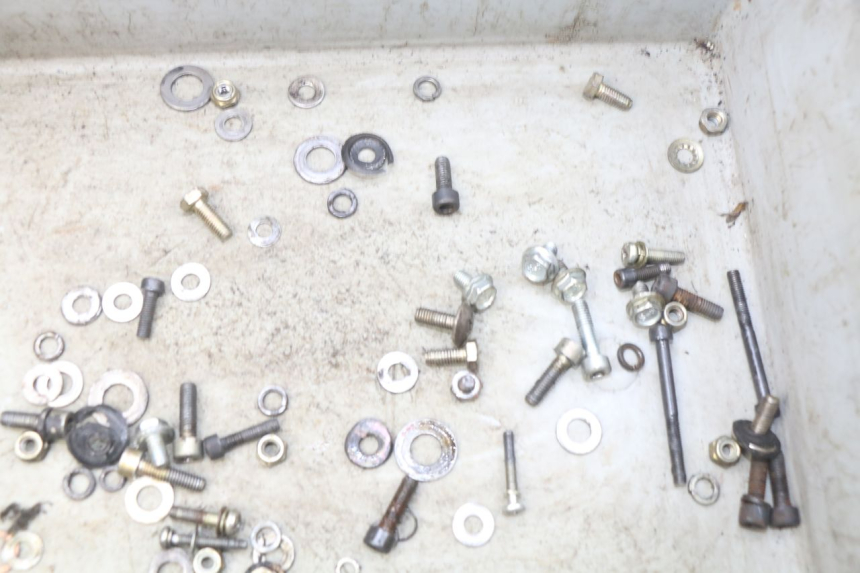 photo de TORBA ZESTAW ŚRUB I WKRĘTÓW POCKET BIKE COURSE 50 - Inny kąt widzenia