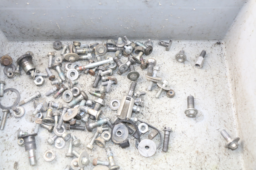 photo de WOREK ŚRUB I WKRĘTÓW HONDA CRF CR-F 450 (2005 - 2008) - Zbliżenie techniczne