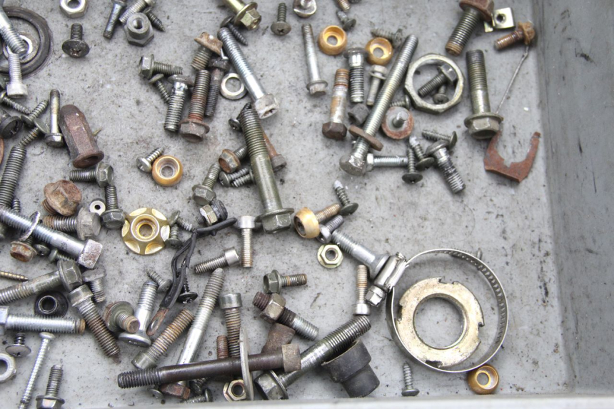 photo de TORBA ZESTAW ŚRUB I WKRĘTÓW SYM CROX 4T 50 (2016 - 2023) - Zoom stanu zużycia