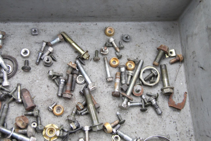 photo de TORBA ZESTAW ŚRUB I WKRĘTÓW SYM CROX 4T 50 (2016 - 2023) - Inny kąt widzenia