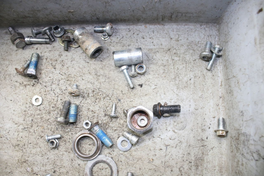 photo de TORBA ZESTAW ŚRUB I WKRĘTÓW CCR DIRT BIKE 125 - Inny kąt widzenia