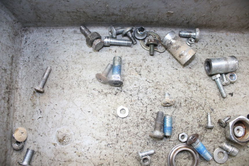 photo de TORBA ZESTAW ŚRUB I WKRĘTÓW CCR DIRT BIKE 125 - Zbliżenie techniczne