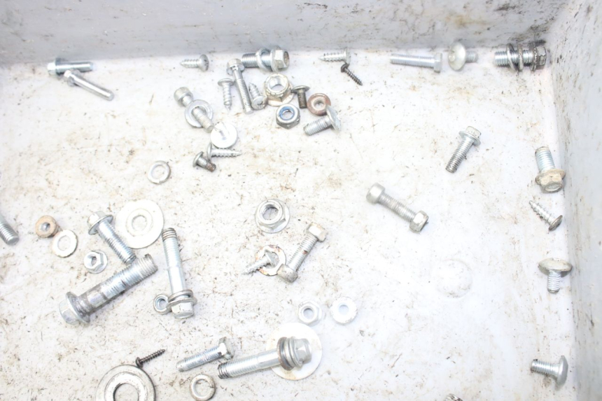 photo de TORBA ZESTAW ŚRUB I WKRĘTÓW CCR DIRT BIKE 125 - Zbliżenie techniczne