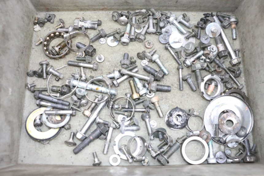 photo de WOREK ŚRUB I WKRĘTÓW SUZUKI DL V STROM 1000 (2002 - 2007) - Widok główny