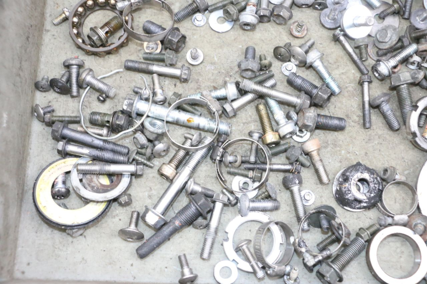 photo de WOREK ŚRUB I WKRĘTÓW SUZUKI DL V STROM 1000 (2002 - 2007) - Inny kąt widzenia