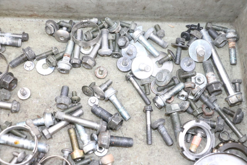 photo de WOREK ŚRUB I WKRĘTÓW SUZUKI DL V STROM 1000 (2002 - 2007) - Widok ogólny