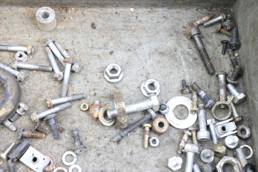 photo de WOREK ŚRUB I WKRĘTÓW GILERA DNA 50 (2000 - 2007) - Inny kąt widzenia