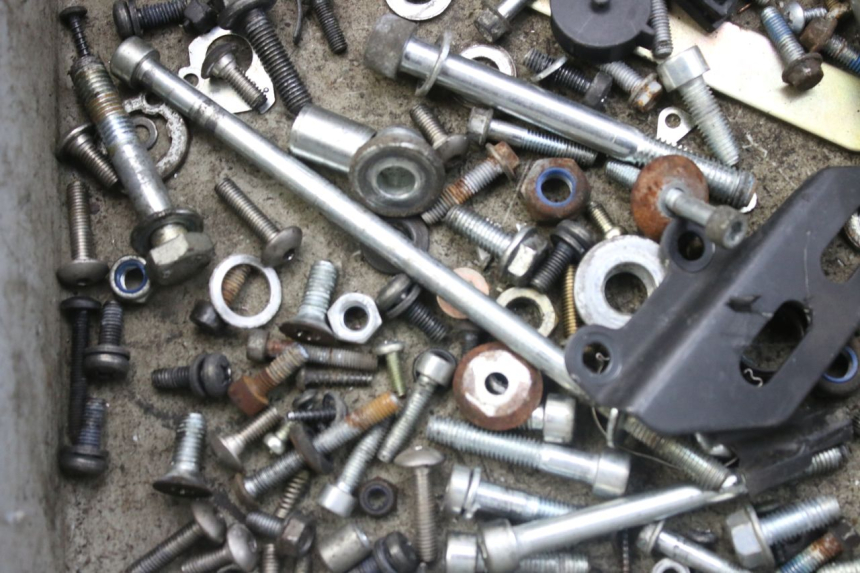 photo de WOREK Z ZESTAWEM ŚRUB I WKRĘTÓW WAYSCRAL E-SPEED 1 (2022 - 2024) - Szczegół części