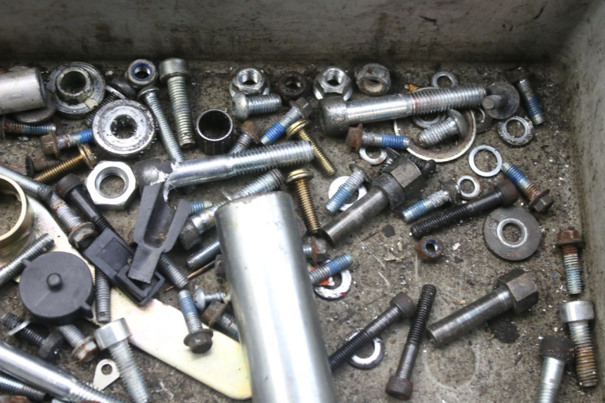 photo de WOREK Z ZESTAWEM ŚRUB I WKRĘTÓW WAYSCRAL E-SPEED 1 (2022 - 2024) - Inny kąt widzenia