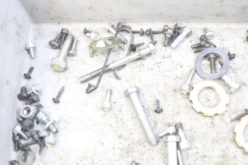 photo de TORBA ZESTAW ŚRUB I WKRĘTÓW PEUGEOT E-VIVACITY 1 (2012 - 2018) - Inny kąt widzenia