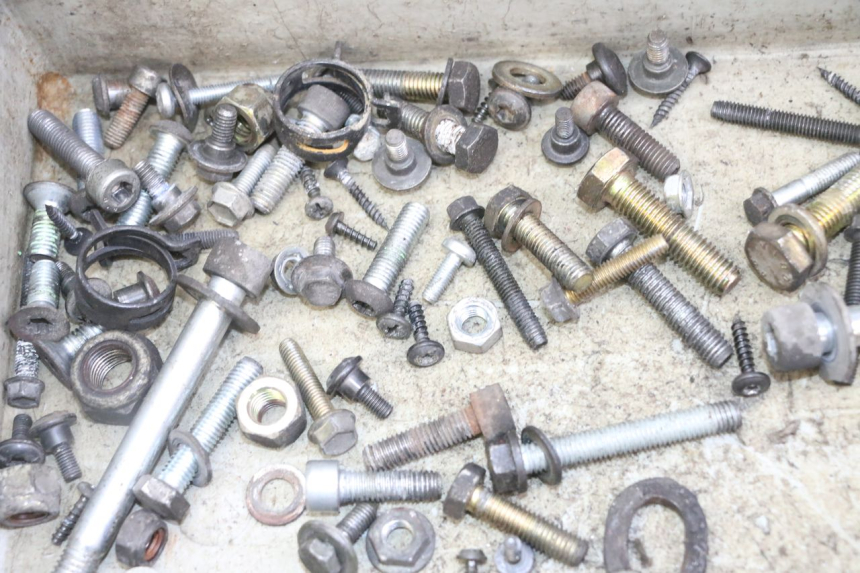 photo de WOREK ŚRUB I WKRĘTÓW PEUGEOT ELYSTAR 125 (2002 - 2007) - Zbliżenie techniczne