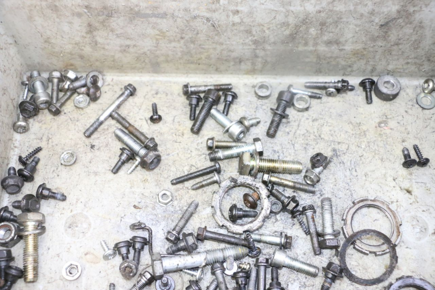 photo de WOREK Z ŚRUBAMI I WKRĘTAMI PEUGEOT ELYSTAR 50 (2002 - 2014) - Szczegół części