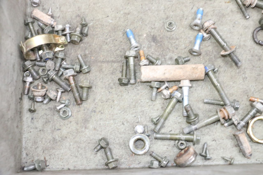 photo de WOREK Z ŚRUBAMI I ELEMENTAMI ZŁĄCZNYMI BTC FELICE SPORT 50 - Zoom stanu zużycia