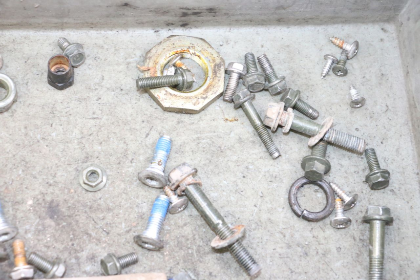 photo de WOREK Z ŚRUBAMI I ELEMENTAMI ZŁĄCZNYMI BTC FELICE SPORT 50 - Zbliżenie techniczne