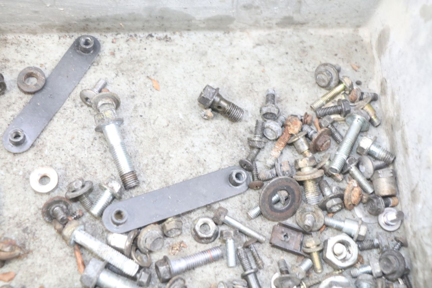 photo de WOREK ŚRUB I WKRĘTÓW HONDA FES PANTHEON 2T 125 (1998 - 2002) - Inny kąt widzenia