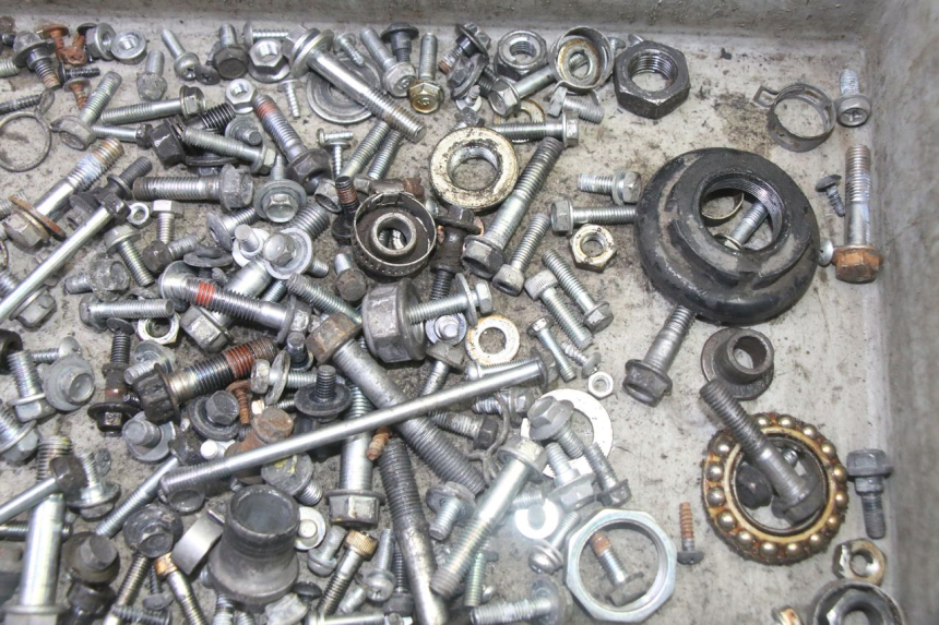 photo de WOREK Z ŚRUBAMI I ELEMENTAMI ZŁĄCZNYMI HONDA FES S-WING SWING ABS 125 (2007 - 2015) - Zoom stanu zużycia