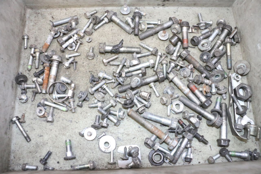 photo de WOREK Z ŚRUBAMI I ELEMENTAMI ZŁĄCZNYMI HONDA FES S-WING SWING ABS 125 (2007 - 2015) - Widok główny