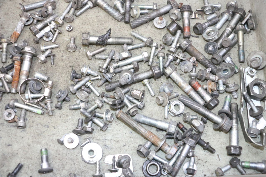 photo de WOREK Z ŚRUBAMI I ELEMENTAMI ZŁĄCZNYMI HONDA FES S-WING SWING ABS 125 (2007 - 2015) - Szczegół części