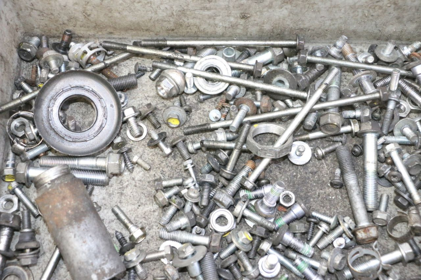 photo de WOREK Z ŚRUBAMI I ELEMENTAMI ZŁĄCZNYMI HONDA FES S-WING SWING ABS 125 (2007 - 2015) - Szczegół części