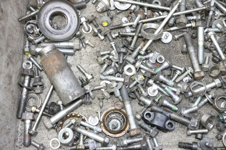 photo de WOREK Z ŚRUBAMI I ELEMENTAMI ZŁĄCZNYMI HONDA FES S-WING SWING ABS 125 (2007 - 2015) - Zoom stanu zużycia