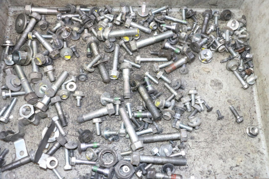 photo de WOREK Z ŚRUBAMI I ELEMENTAMI ZŁĄCZNYMI HONDA FES S-WING SWING ABS 125 (2007 - 2015) - Szczegół części