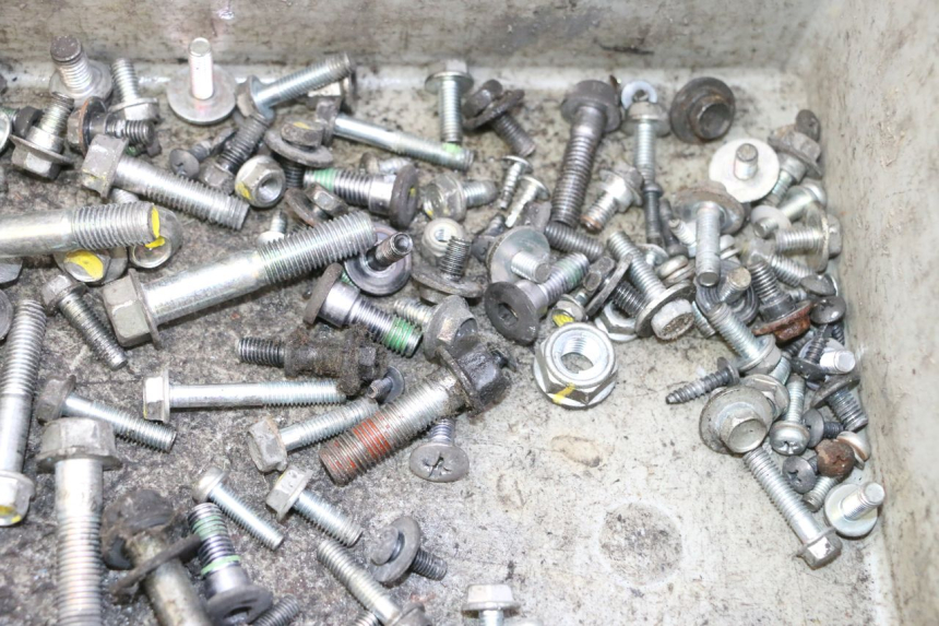 photo de WOREK Z ŚRUBAMI I ELEMENTAMI ZŁĄCZNYMI HONDA FES S-WING SWING ABS 125 (2007 - 2015) - Widok ogólny