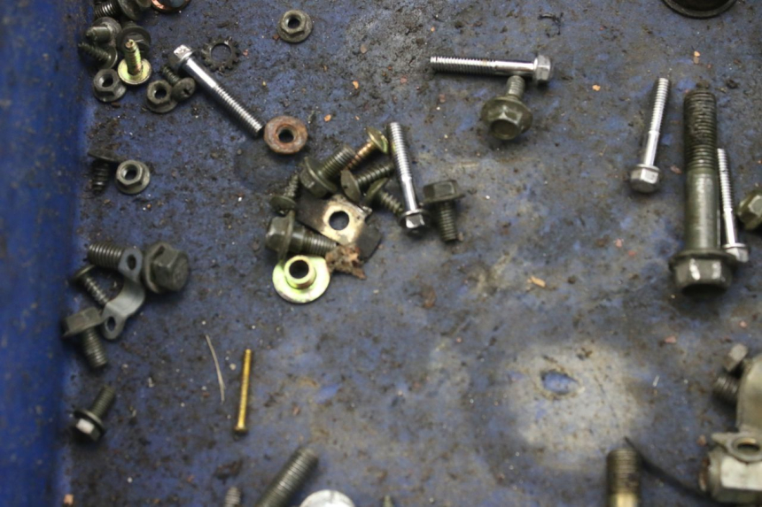 photo de TORBA ZESTAW ŚRUB I WKRĘTÓW SYM FIDDLE 2 50 (2008 - 2013) - Szczegół części