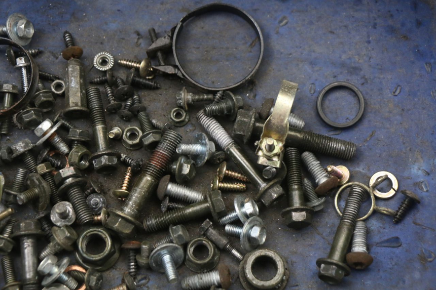 photo de TORBA ZESTAW ŚRUB I WKRĘTÓW SYM FIDDLE 2 50 (2008 - 2013) - Zoom stanu zużycia