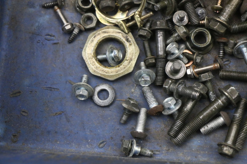 photo de TORBA ZESTAW ŚRUB I WKRĘTÓW SYM FIDDLE 2 50 (2008 - 2013) - Inny kąt widzenia