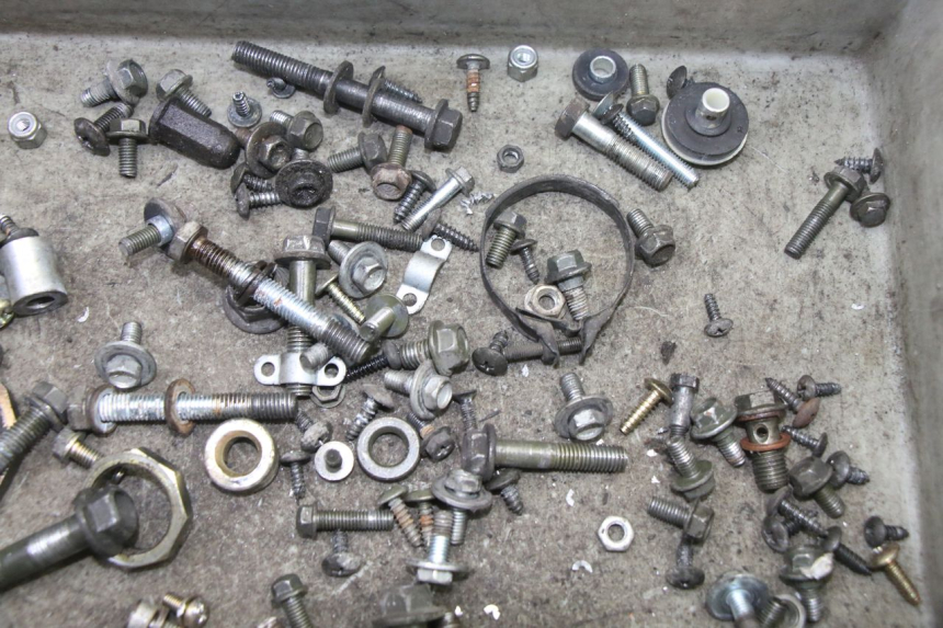 photo de TORBA ZESTAW ŚRUB I WKRĘTÓW SYM FIDDLE 2 S 125 (2012 - 2014) - Zoom stanu zużycia