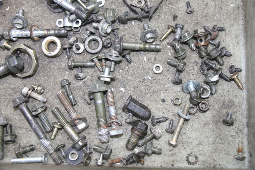 photo de TORBA ZESTAW ŚRUB I WKRĘTÓW SYM FIDDLE 2 S 125 (2012 - 2014) - Zbliżenie techniczne