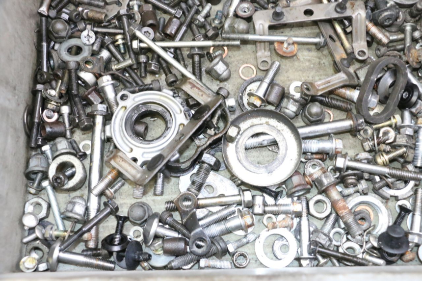 photo de WOREK ŚRUB I WKRĘTÓW YAMAHA FJ 36Y 1100 (1984 - 1985) - Inny kąt widzenia