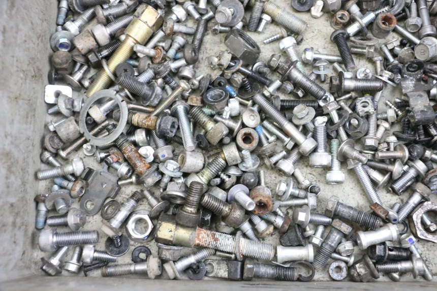 photo de WOREK ŚRUB I ŚRUBEK YAMAHA FJR ABS 1300 (2006 - 2012) - Inny kąt widzenia