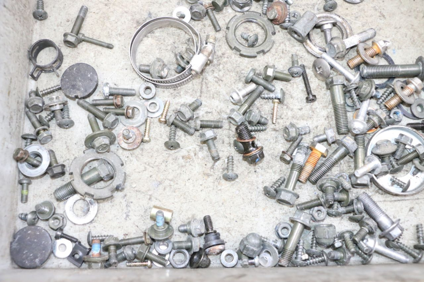 photo de WOREK ŚRUB I WKRĘTÓW MBK FLAME X 125 (2007 - 2016) - Inny kąt widzenia