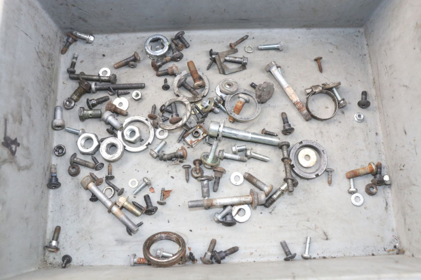 photo de TORBA ZESTAW ŚRUB I WKRĘTÓW PIAGGIO FLY 2T 50 (2004 - 2017) - Widok główny