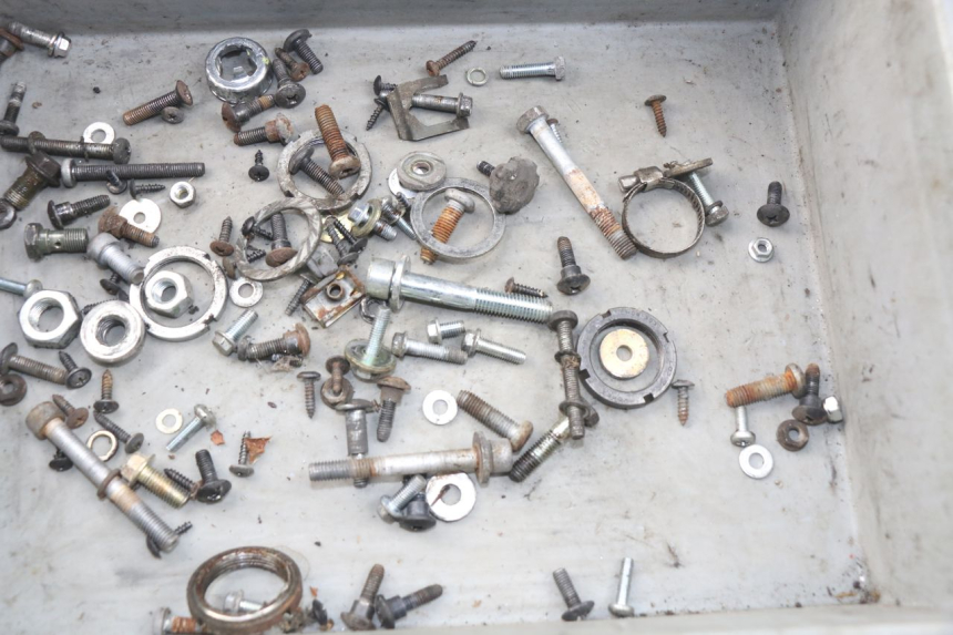 photo de TORBA ZESTAW ŚRUB I WKRĘTÓW PIAGGIO FLY 2T 50 (2004 - 2017) - Szczegół części