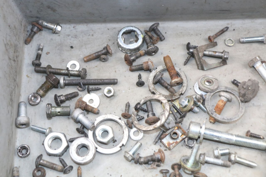 photo de TORBA ZESTAW ŚRUB I WKRĘTÓW PIAGGIO FLY 2T 50 (2004 - 2017) - Inny kąt widzenia