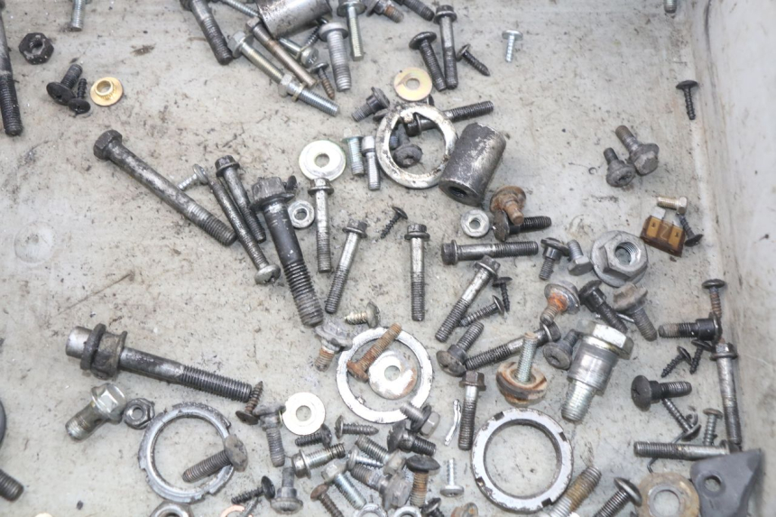 photo de TORBA ZESTAW ŚRUB I WKRĘTÓW PIAGGIO FLY 2T 50 (2004 - 2017) - Szczegół części