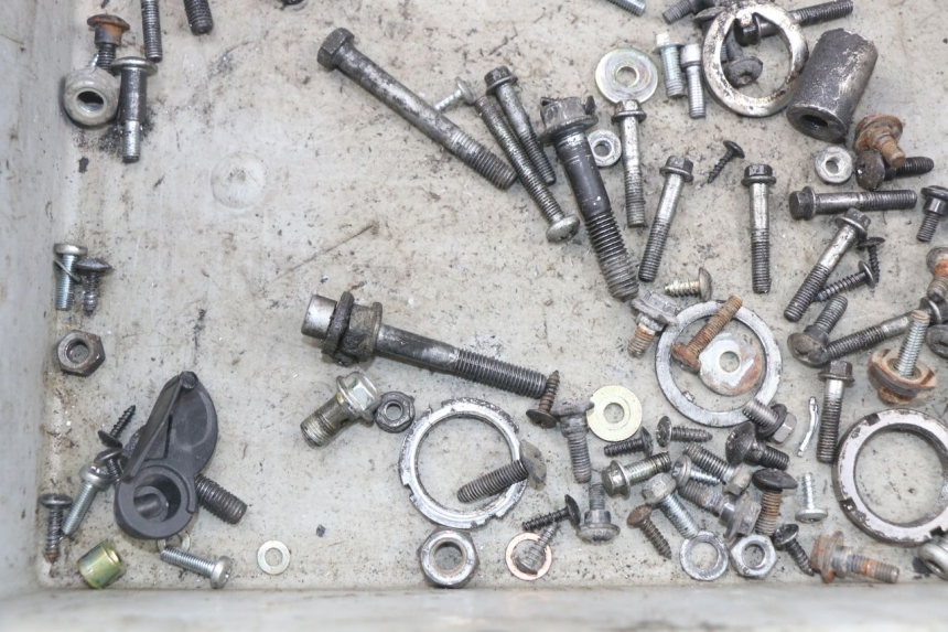 photo de TORBA ZESTAW ŚRUB I WKRĘTÓW PIAGGIO FLY 2T 50 (2004 - 2017) - Zoom stanu zużycia